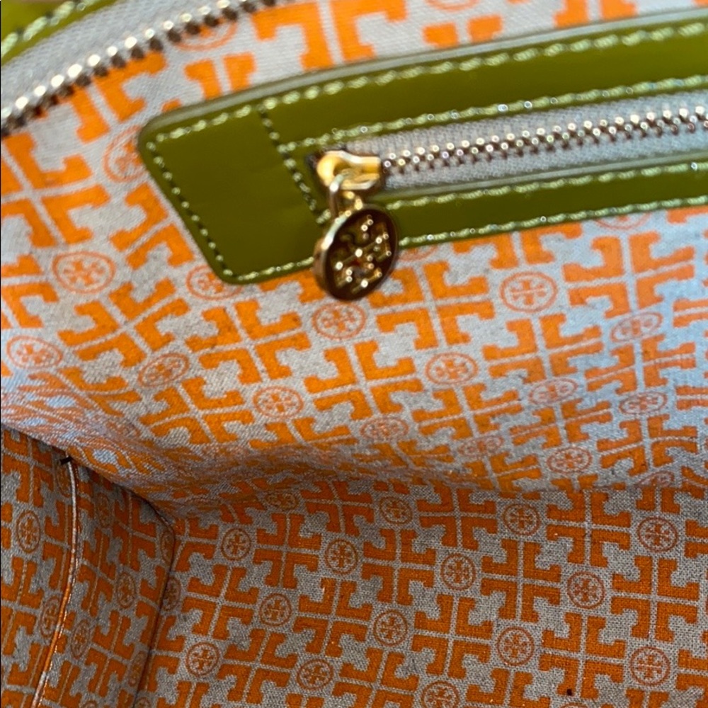 Sold 🤗Tory burch patent leather tote - Picture 11 of 16